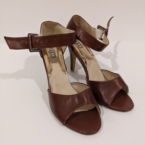 Classic brown heels - brand new with original box - Picture 1 of 4